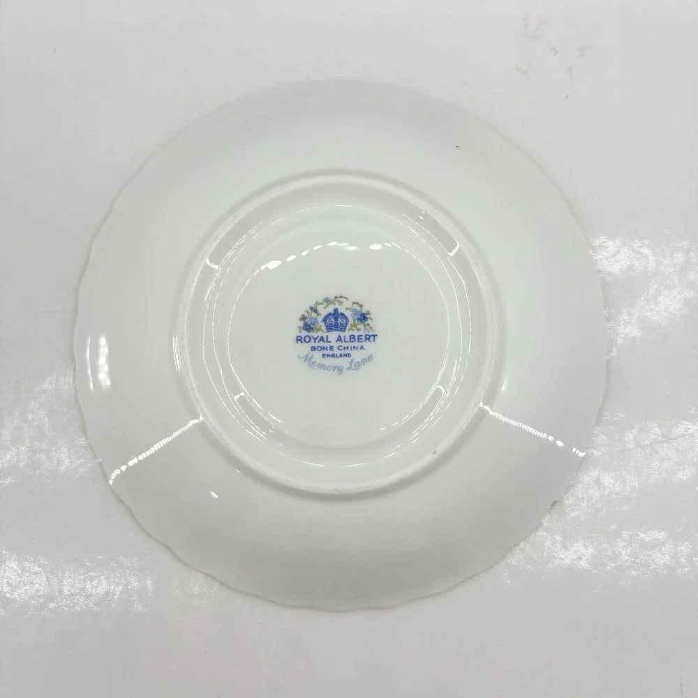 Vintage Royal Albert Memory Lane Tea Cup &‎ Saucer England Blue Floral Gold Trim
